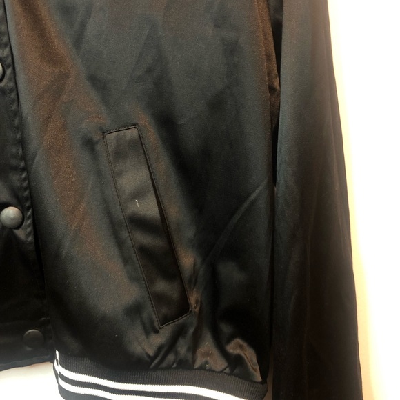 ✨2/$50 ✨ AMERICAN EAGLE BLACK SATIN BOMBER JACKET✨ - Picture 3 of 4